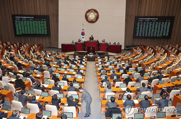  1일 국회에서 국민투표법 전부개정법률안(대안)에 대한 수정안이 통과되고 있다. [사진 출처: 연합뉴스]