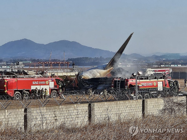 175명 태운 항공기 무안공항 착륙 중 추락사고