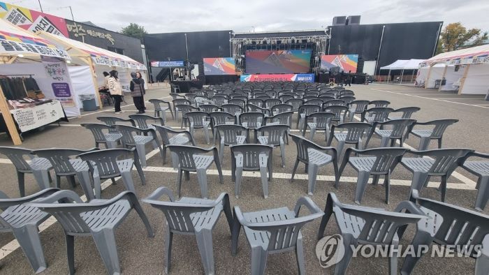 이태원 참사 여파 한산한 축제장 (사진 출처: 연합뉴스)