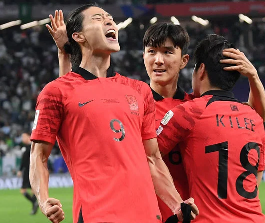 한국 축구대표팀이 사우디아라비아를 극적으로 꺾고 8강에 올랐다.