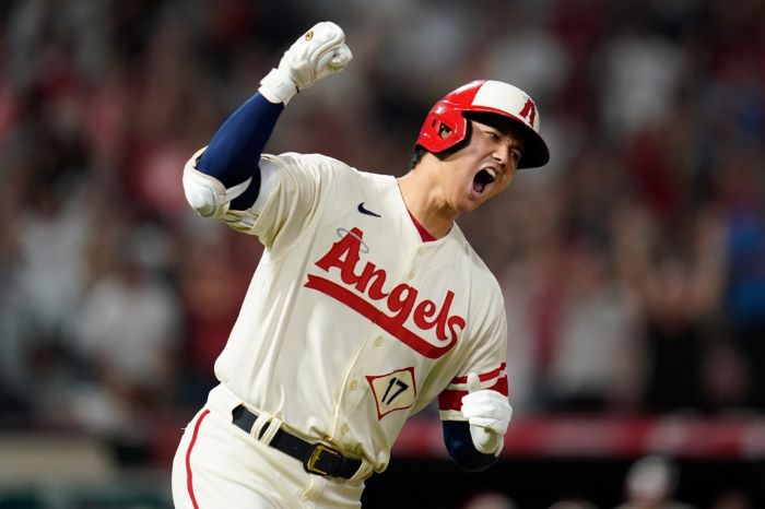 역전 3점 홈런을 치고 환호하는 오타니 쇼헤이 (사진 출처: LA Angels Baseball News 트위터)