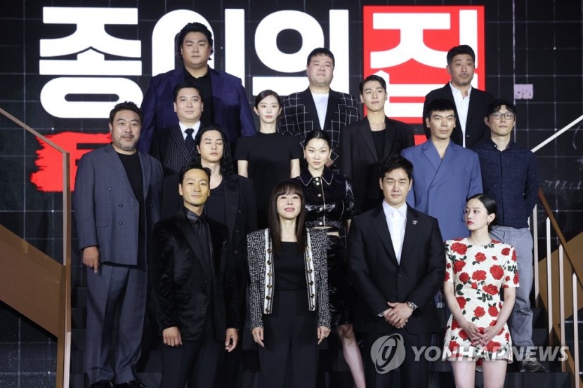넷플릭스 종이의 집: 공동경제구역 배우들 (사진 출처: 연합뉴스)