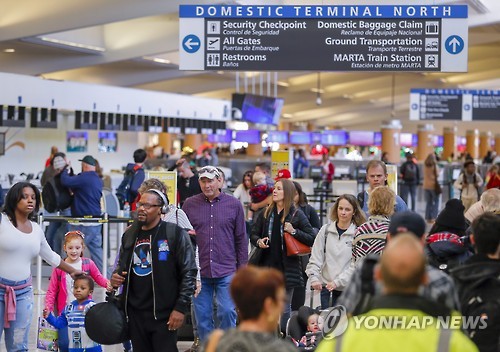 올해 추수 감사절 기간 공항 이용 승객은 코로나19 사태 이전인 2019년 수준을 회복할 것으로 전망된다.