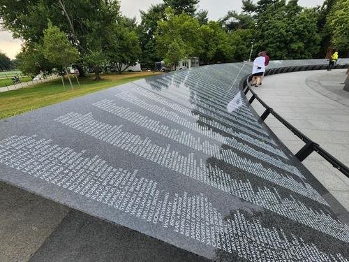 워싱턴DC에 세워진 한국전쟁 전사자 추모의 벽 (사진 출처=연합뉴스)