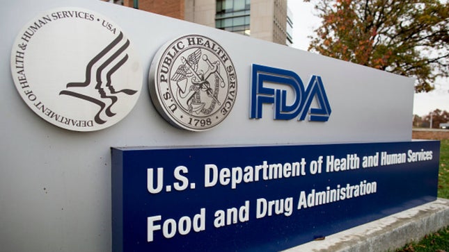 식품의약국(FDA) 자문단이 오늘(17일) 코로나19 백신 부스터샷(추가 접종)에 반대했다.
