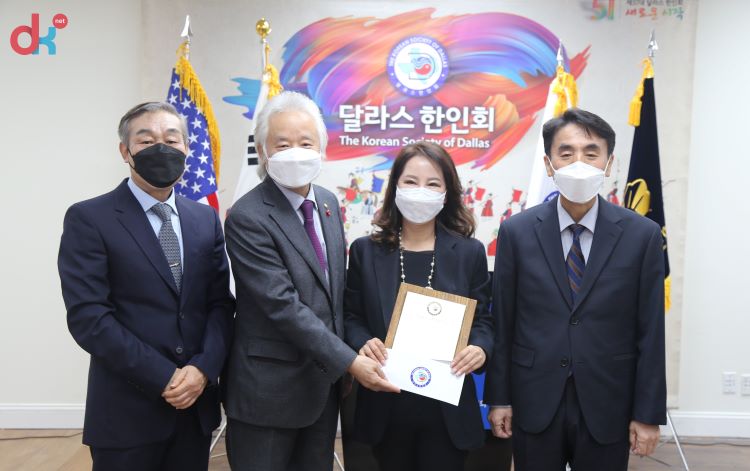 한국 홈케어 유성 원장이 자랑스러운 한인상을 수상했다.