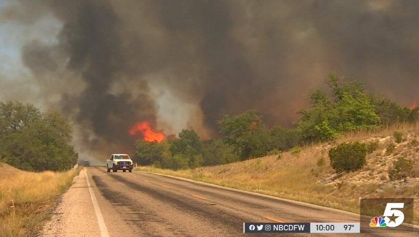 폭염과 건조한 대기로 산불이 자주 발생하고 있다. (사진 출처=NBC5)