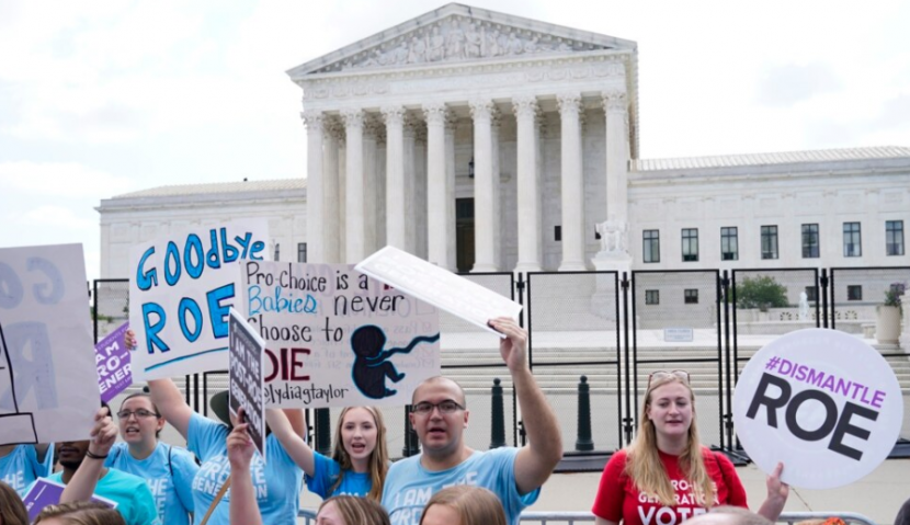  워싱턴 D.C. 시내 연방 대법원 앞에서 임신 중절 반대 운동가들이 