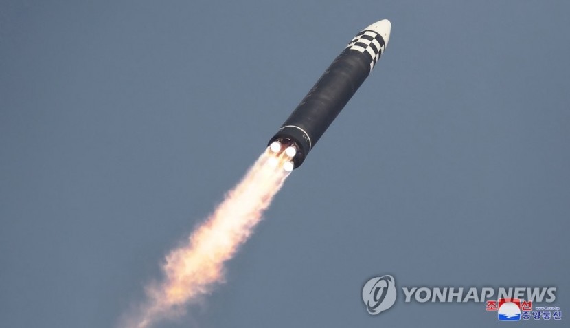북, 바이든 순방 직후 동해로 탄도미사일 3발 발사 (사진 출처: 연합뉴스)