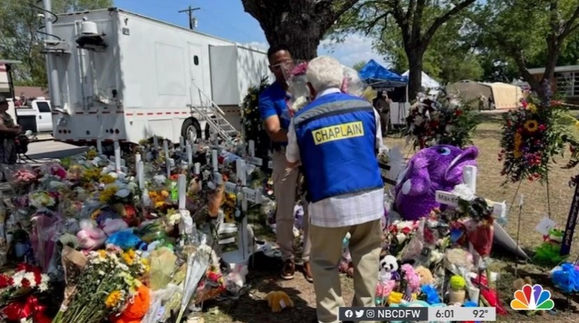 북텍사스 경찰국들이 유밸디 지역 사회에 대한 지원을 계속하고 있다. (사진 출처: NbC5)
